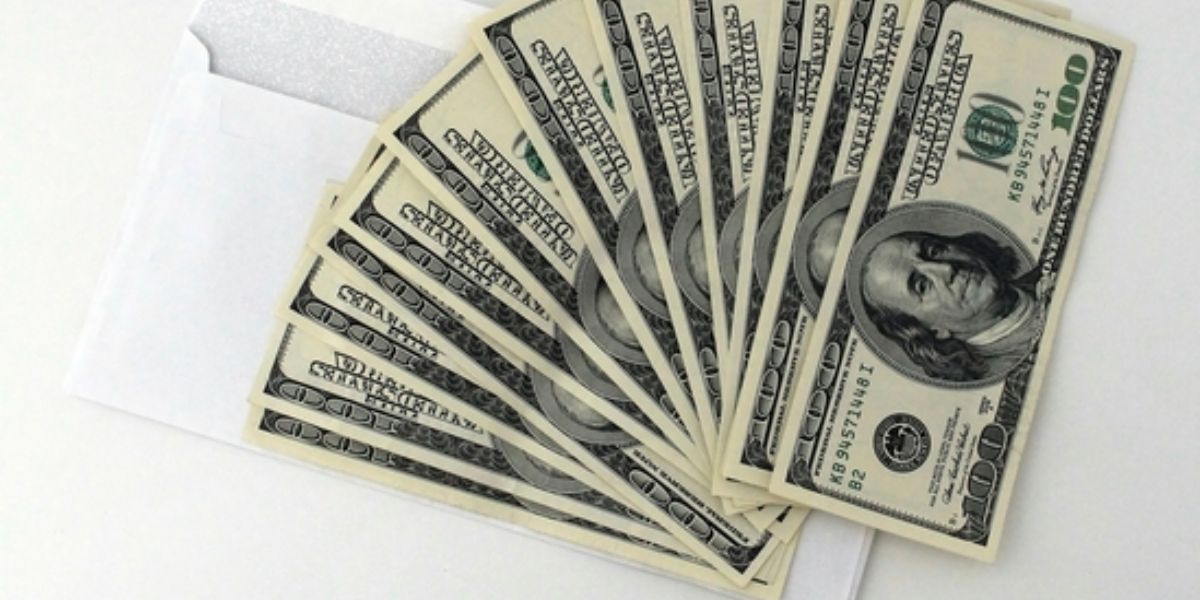 Delayed Tax Refunds Worry Some U.S. Filers as IRS Issues 2025 Timeline and Advice