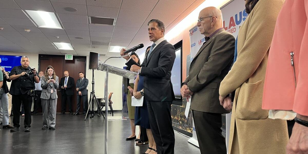 LA Schools Boost Security to Shield Graduating Students from Immigration Raids